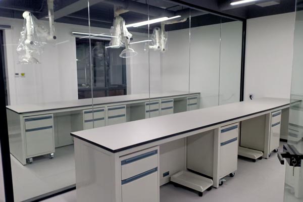 全新全鋼實(shí)驗(yàn)臺(tái)費(fèi)用是多少？